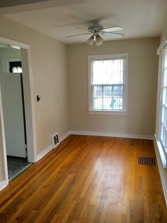 Building Photo - 310-312 Henry SE