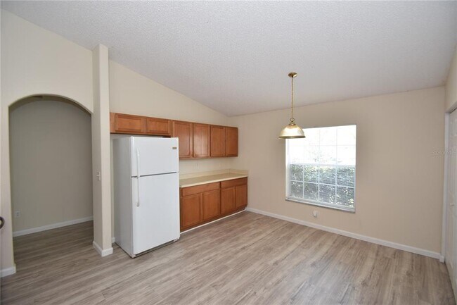 Building Photo - 15 White Deer Ln