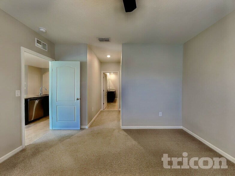 Building Photo - 5765 Arlington River Dr.