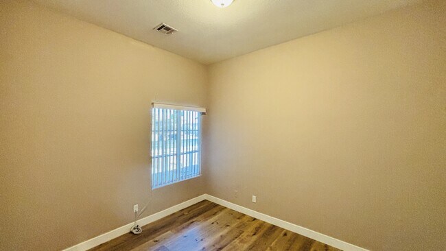 Building Photo - 917 Coldwater Falls Way