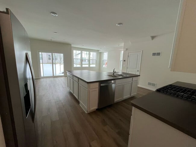 Building Photo - 5922 Hawkweed Dr