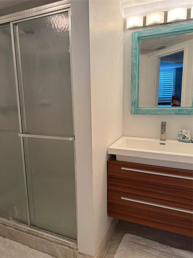 Building Photo - 5300 NE 24th Terrace