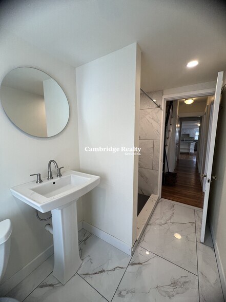 Building Photo - 28 Cherry St