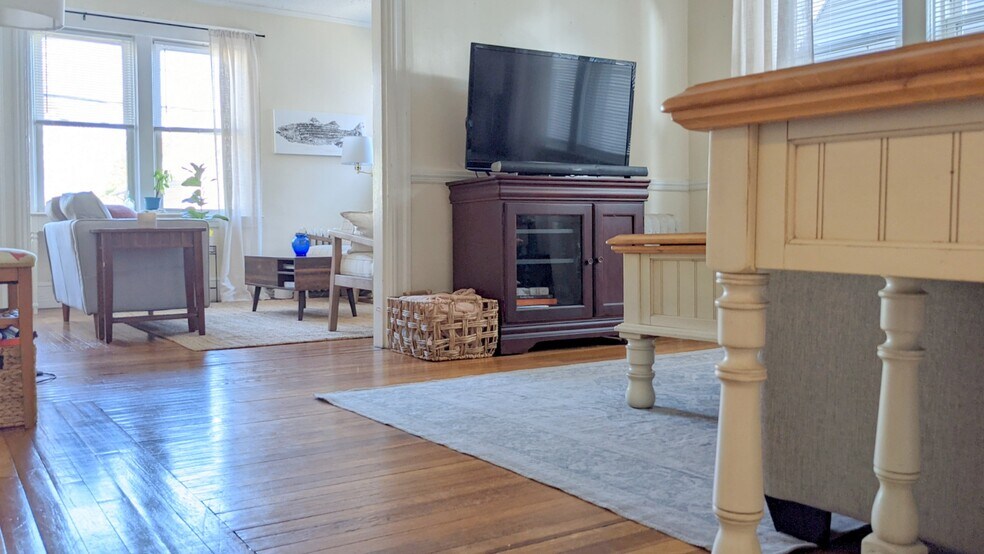 Building Photo - 171 8th St