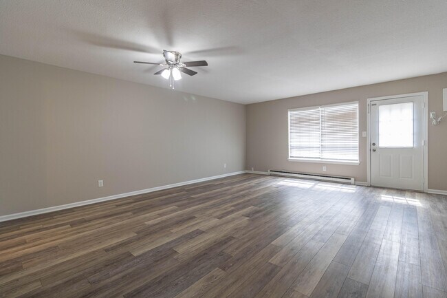 Building Photo - 1655 W Amos Dr