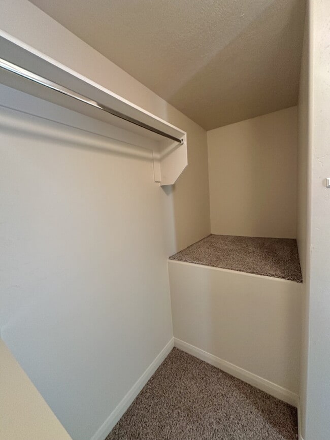 Building Photo - "Charming 3-Bed Townhouse in Cedar City – Spacious 1365 Sq Ft with 2.5 Baths!"