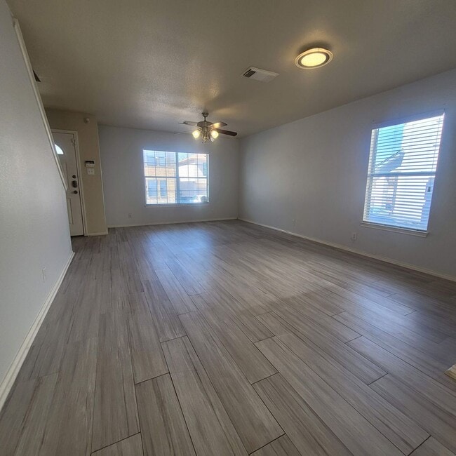 Building Photo - Perfectly Located near Medical Center