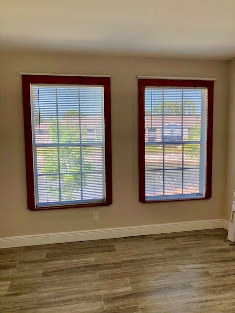 Building Photo - 150 Santa Clara Dr