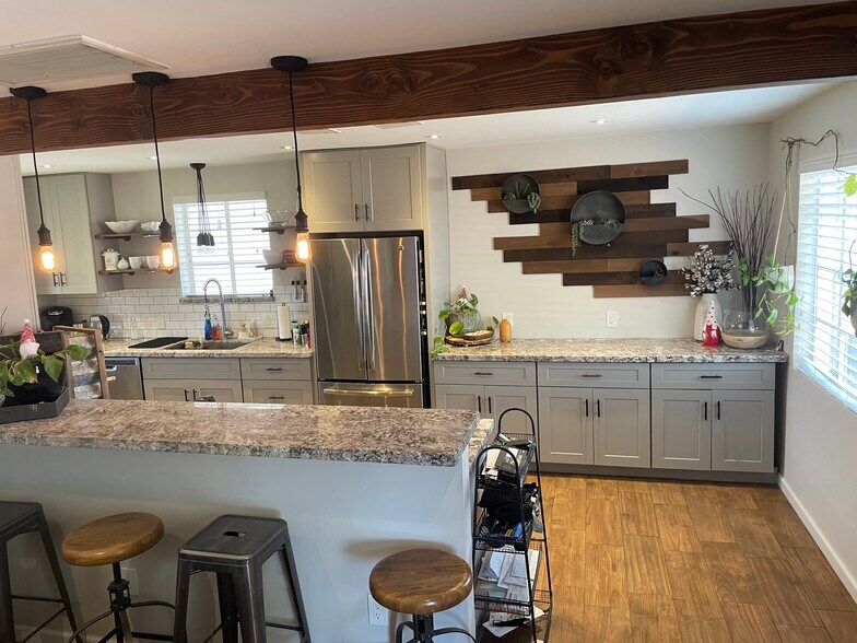 Kitchen - 911 E San Juan Ave