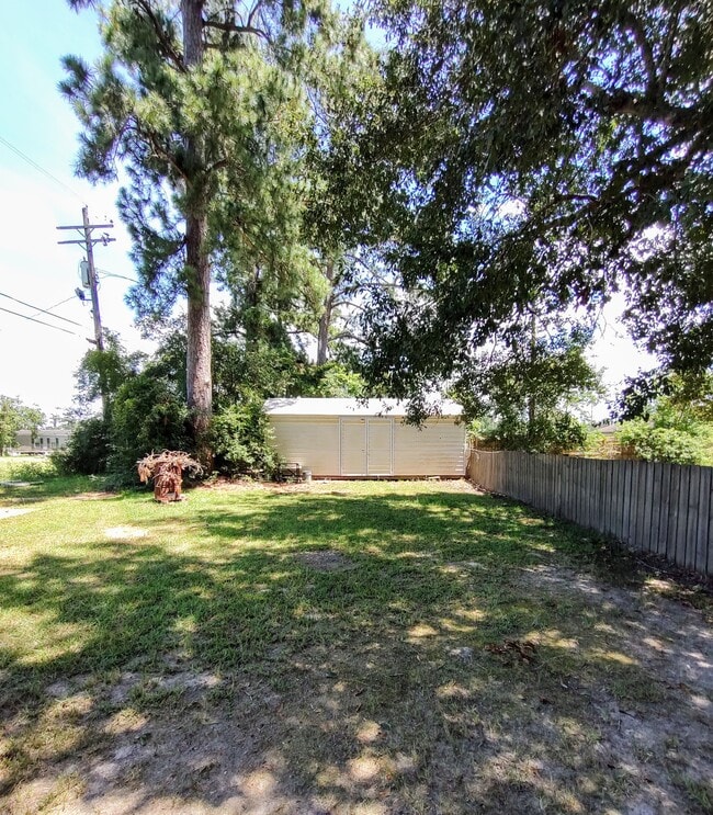 Building Photo - 7640 Laurie Ln