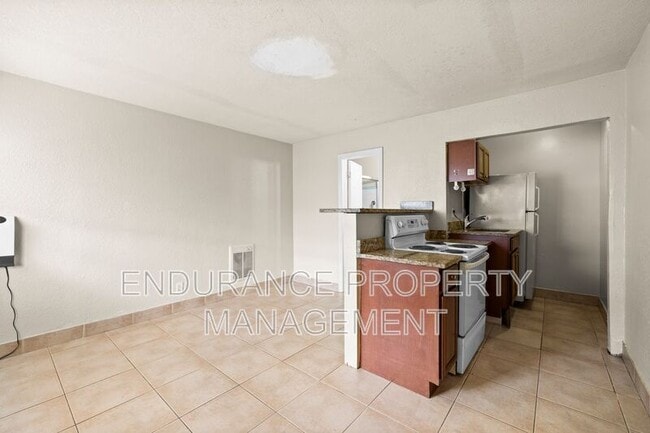 Building Photo - 145 W 28th St