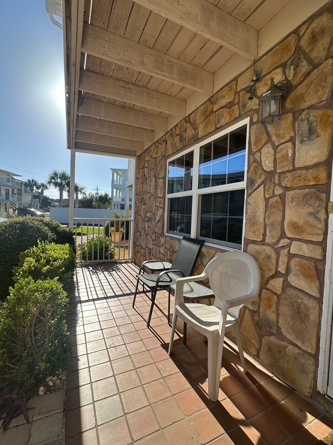 Building Photo - FURNISHED OR UNFURNISHED *Move In Special-50% Off First Months Rent**