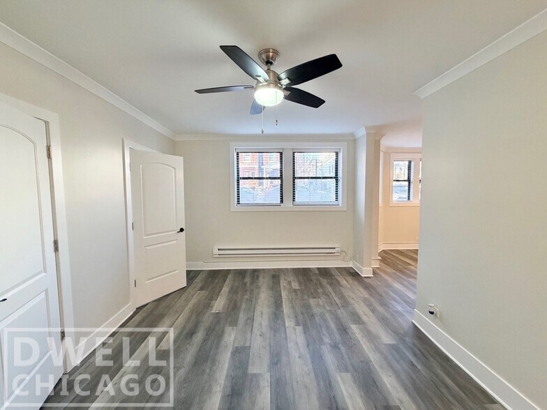 Building Photo - 3825 N Greenview Ave