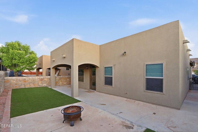 Building Photo - 13539 Doncaster St