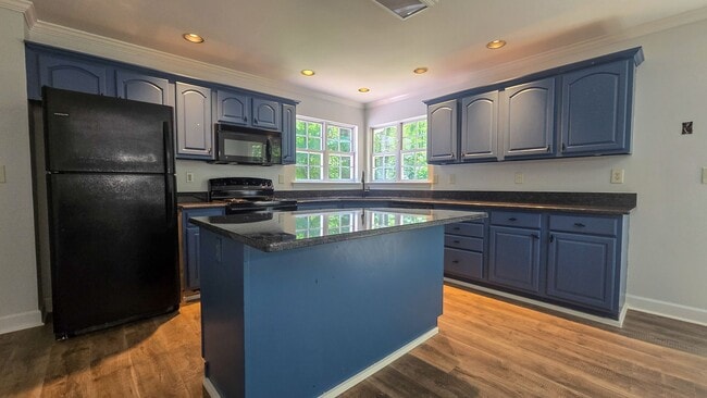Building Photo - 5607 Whispering Pines Dr
