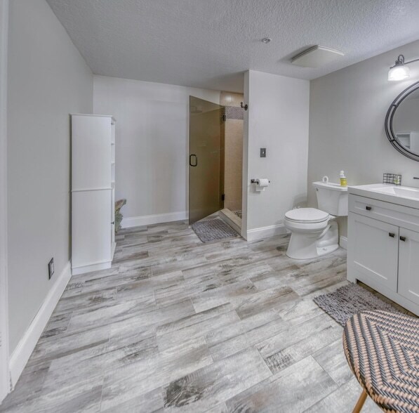 Building Photo - 511 Lucerne Ave