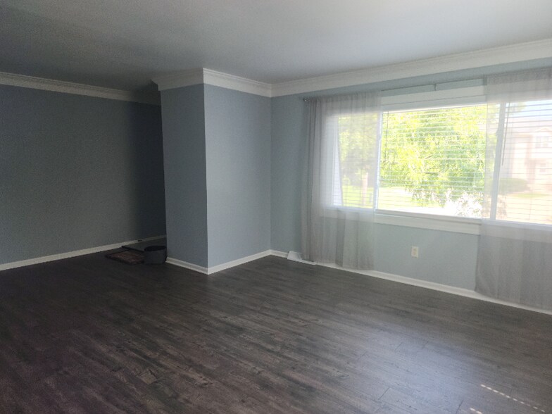 Building Photo - 24218 W Main St