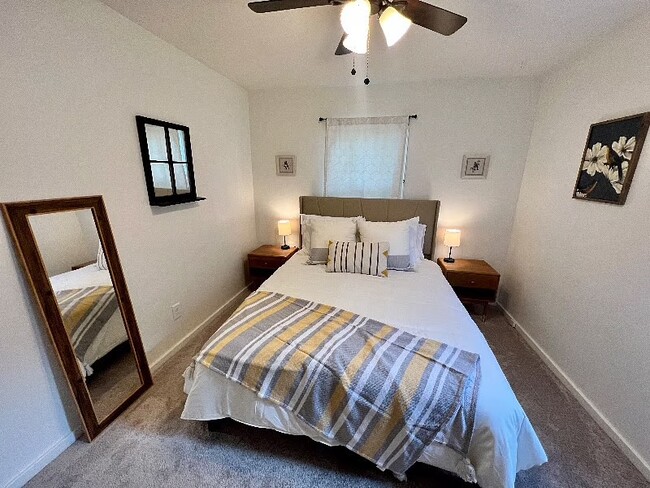 Building Photo - 913 E Gift Ave