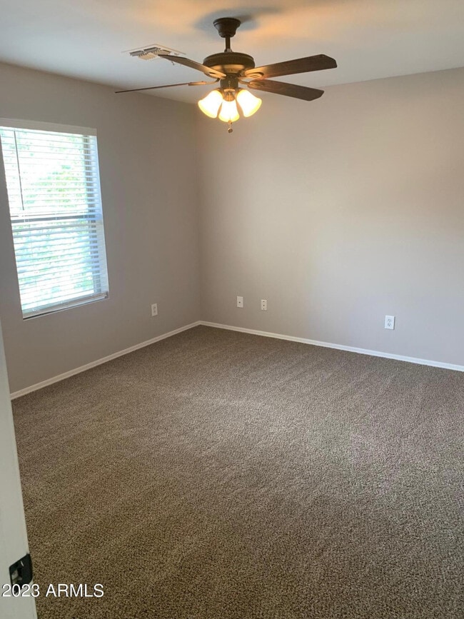 Building Photo - 494 W Cotton Ln