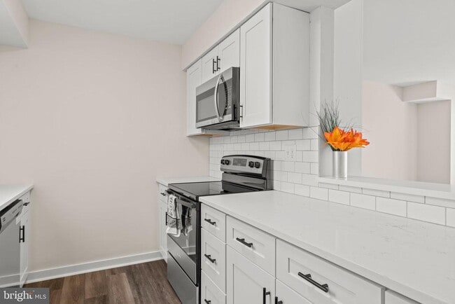 Building Photo - 1210 Thackery Ct