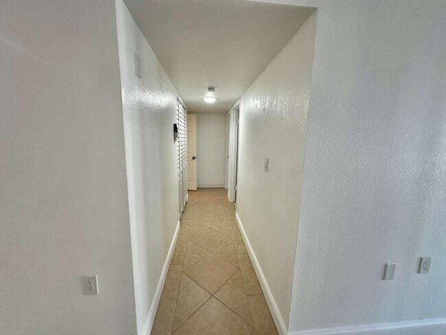 Building Photo - 1201 Lake Victoria Dr