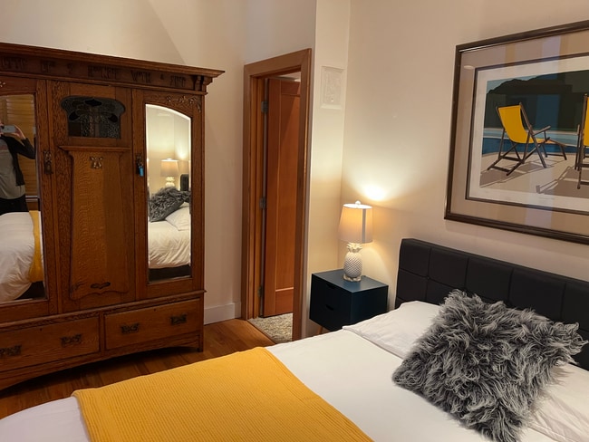 Master bedroom facing bathroom - 1304 Lakeside Ave S