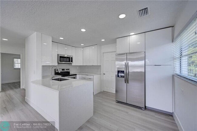 Building Photo - 5521 SW 39th St