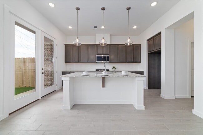 Building Photo - 6559 Scarlet Pond Ln