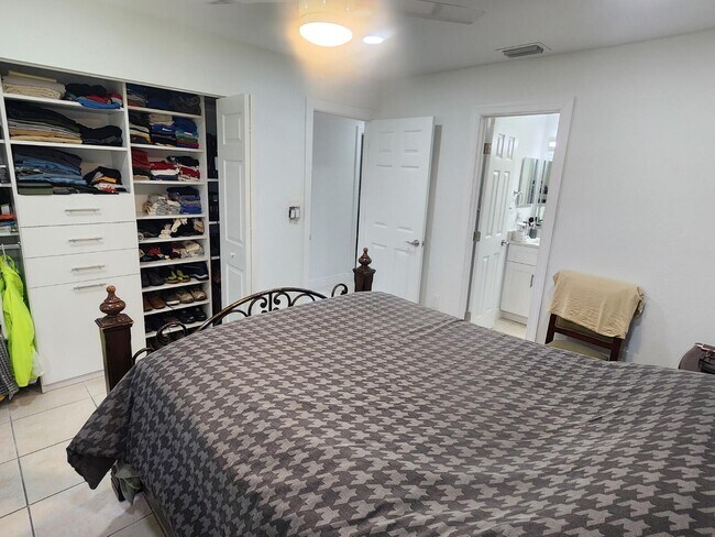 Building Photo - 6013 10th Ave N