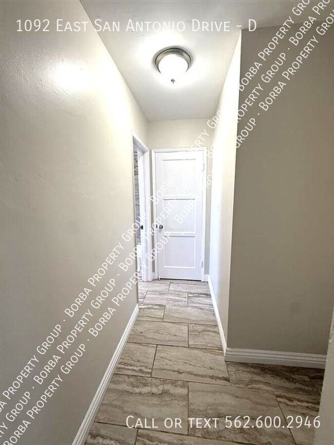 Building Photo - 1092 E San Antonio Dr