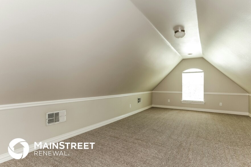 Building Photo - 3016 Shoreline Dr