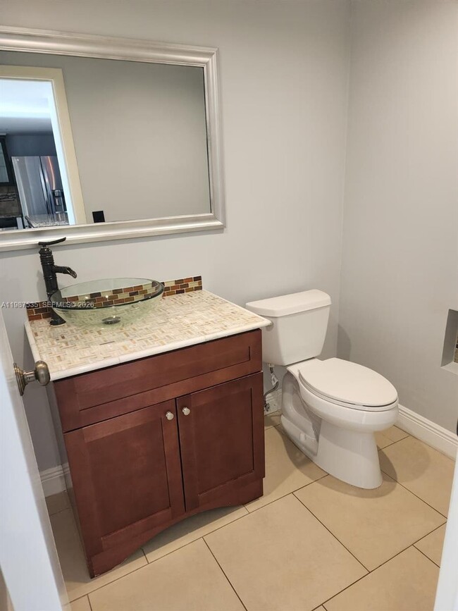 Building Photo - 537 N University Dr