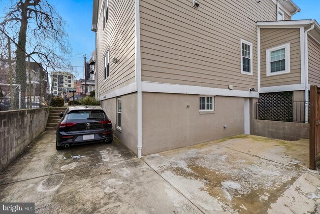 Building Photo - 837 Shepherd St NW