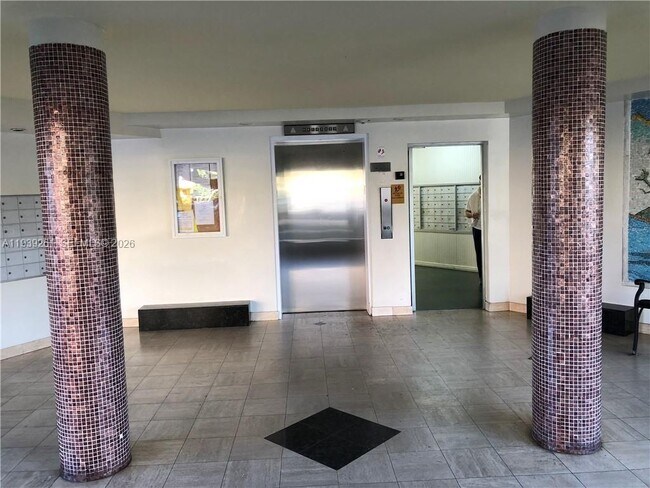 Building Photo - 1750 NE 191st St