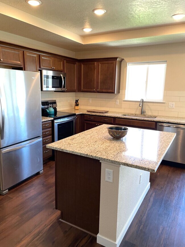 Building Photo - Beautiful 3-Bedroom Home