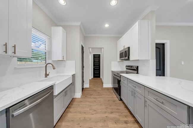 Building Photo - 4130 Moana Dr