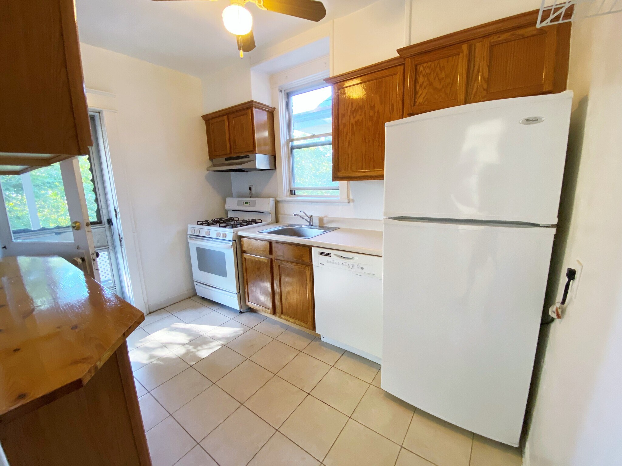 Building Photo - 624 Hastings St