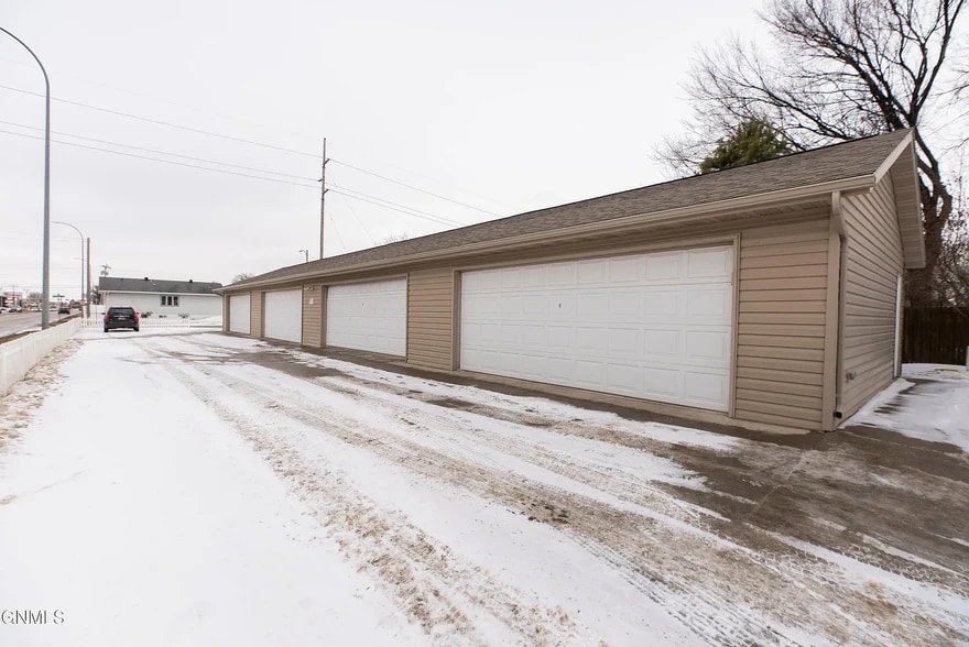 2 stall garage - 408 S Washington St