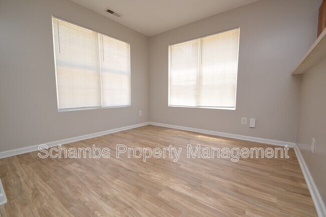 Building Photo - 824 Cumberland St