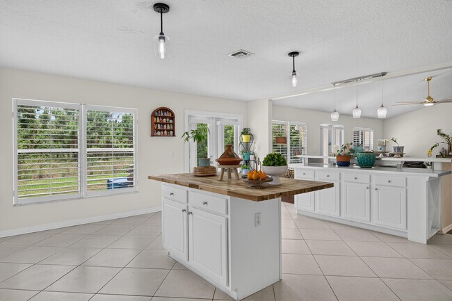 Building Photo - 5758 Benbow Ct