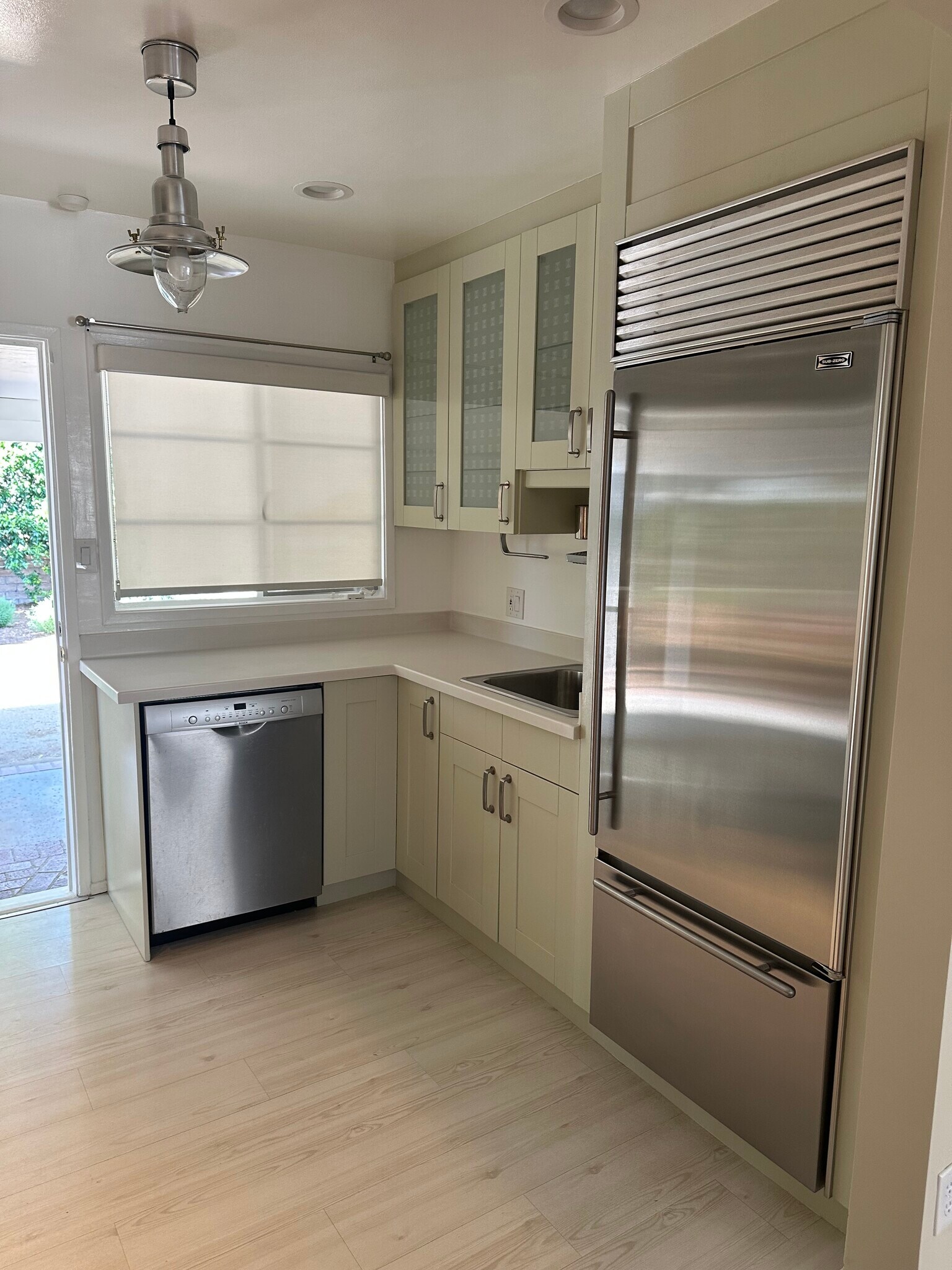 Kitchen - Sub-Zero and Bosch dishwasher - 17935 Tiara St