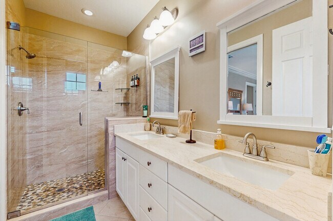 Building Photo - 9115 Capistrano St S