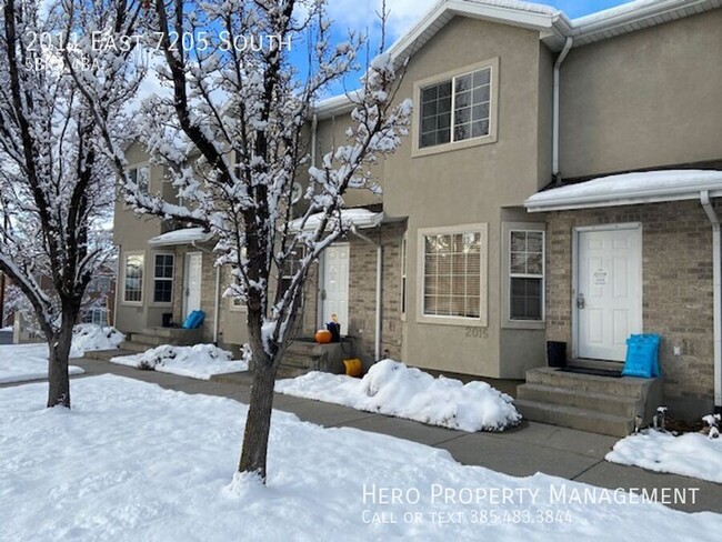 Building Photo - Huge Townhome in coveted East Cottonwood H...