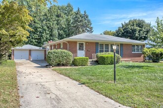 Building Photo - 3 bedroom, 2 bath Ranch -AVAILABLE AUGUST