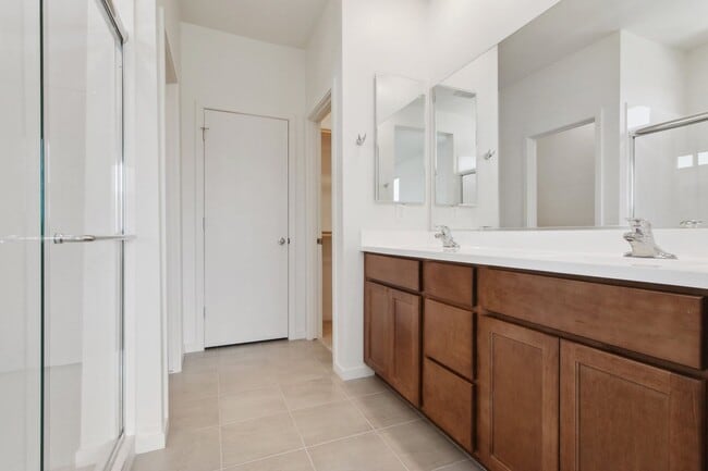 Building Photo - 21283 E Swan Dr