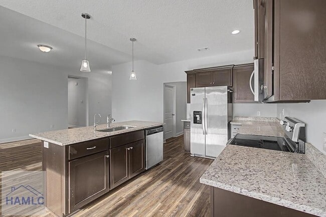 Building Photo - 20 Fuller Wy NE