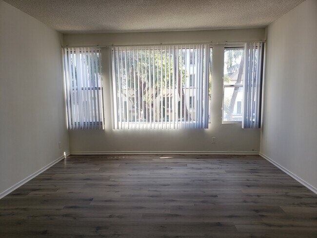 Building Photo - 329 California Ave