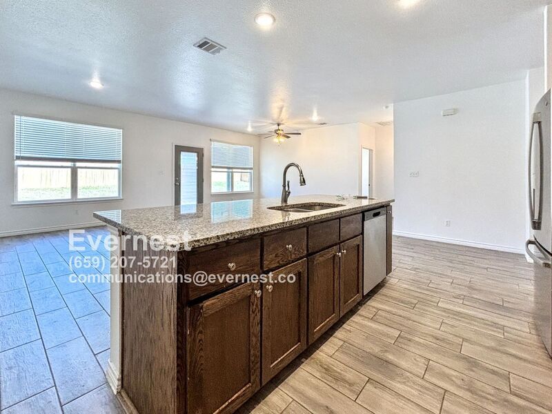 Building Photo - 8502 Trungle Rd