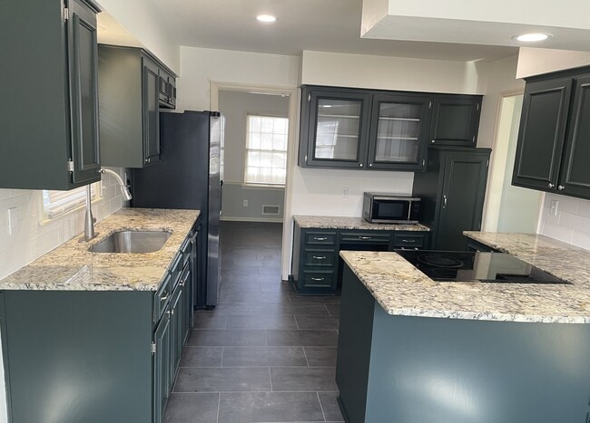 Building Photo - 4449 E 107th St