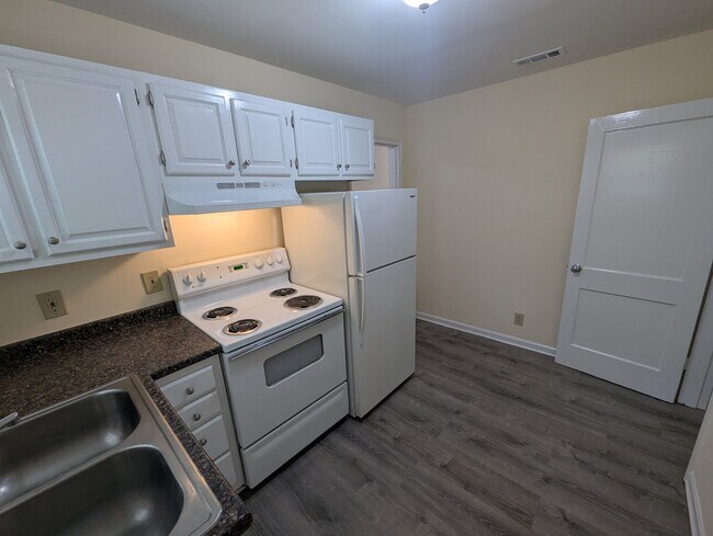 Building Photo - 22B Iris St
